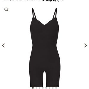 SKIMS SEAMLESS SCULPT BODYSUIT MID THIGH in Black Size Small Medium